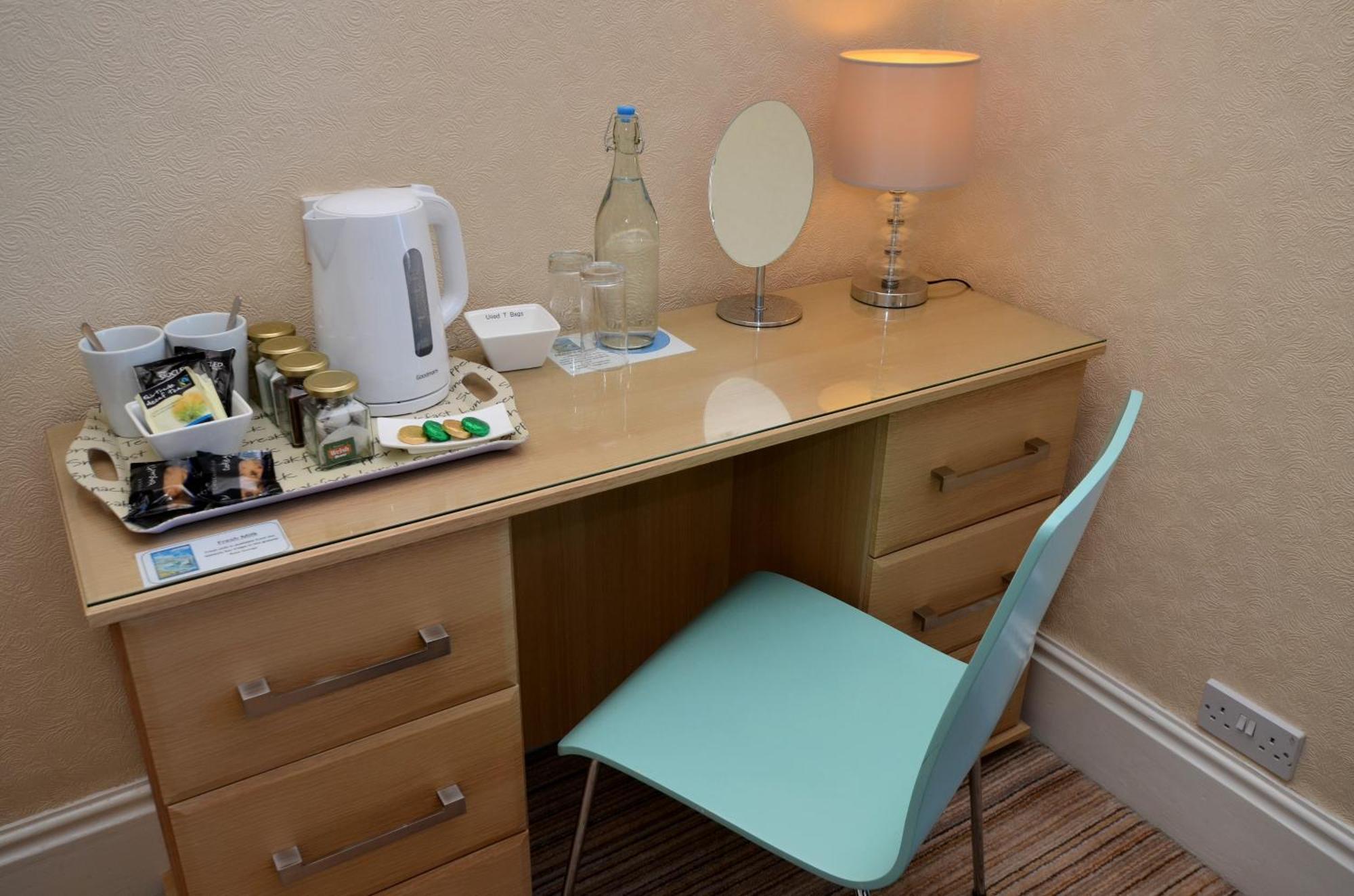 St. Hilary Guest House ランディドノー 部屋 写真